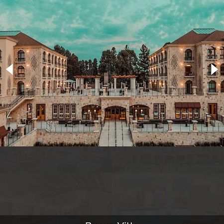 Buona Vitta Gramado Resort & Spa By Gramado Parks מראה חיצוני תמונה The photo shows a spacious and elegant building design, likely a hotel or resort. The structure features multiple stories and large windows, with outdoor seating areas visible on a terrace or patio. The exterior has a combination of stone and modern 