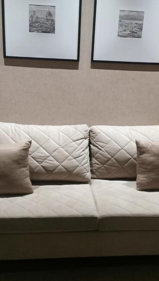 Buona Vitta Gramado Resort & Spa By Gramado Parks מראה חיצוני תמונה The photo shows a section of a couch with two large, quilted back cushions that have a diamond pattern. There are also two smaller, square pillows placed in front of the back cushions. The color scheme appears to be neutral, featuring shades of beige